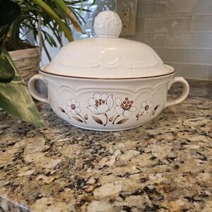 1970's Vintage Stoneware Cumberland Mayblossoms Casserole 56oz Made In Japan